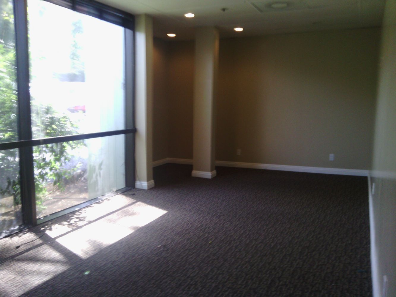 Ground floor office with beautiful tile entry and reception. Several uses.